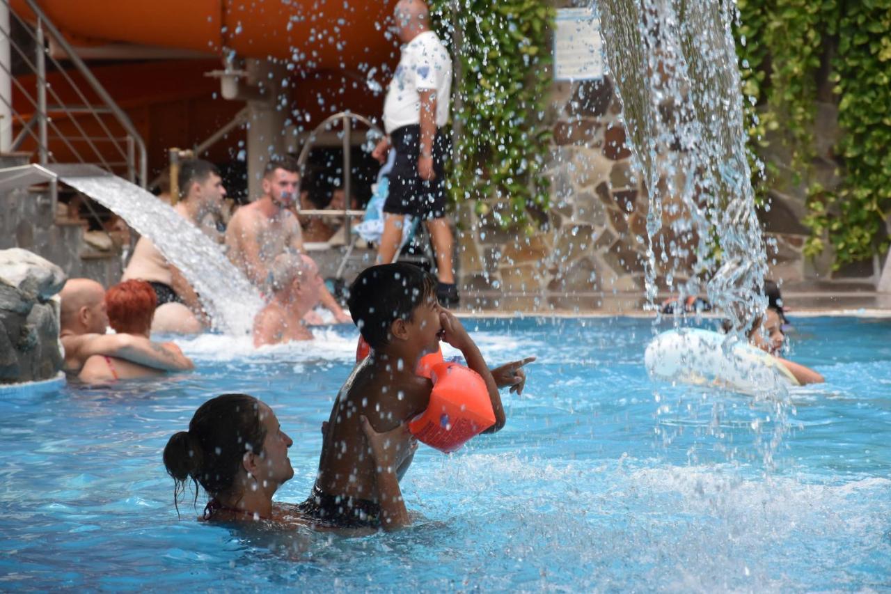 Hotel Alinalex - Paradisul Acvatic Braszów Zewnętrze zdjęcie