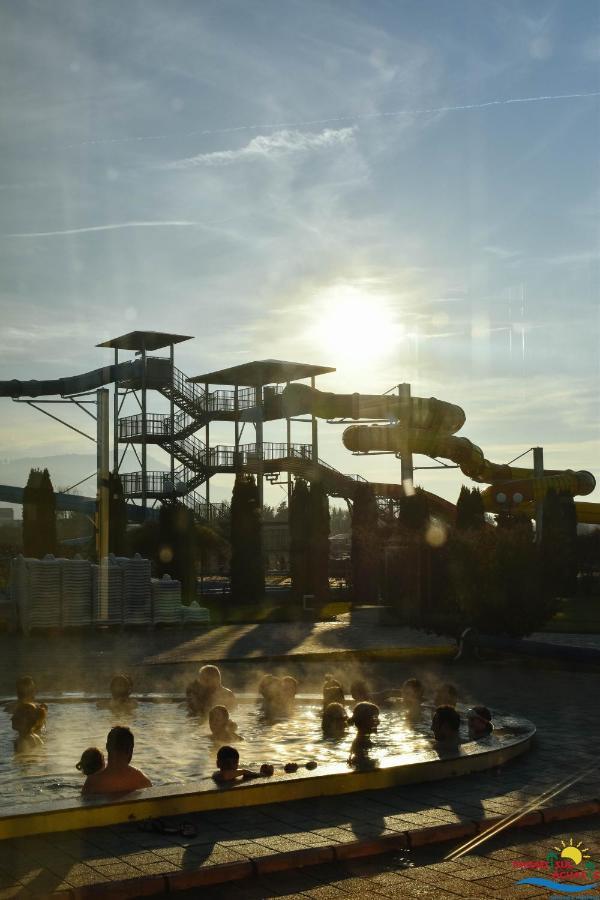 Hotel Alinalex - Paradisul Acvatic Braszów Zewnętrze zdjęcie